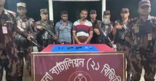 যশোরের শার্শা সীমান্তে পিস্তলসহ দুই অস্ত্র পাচারকারী আটক